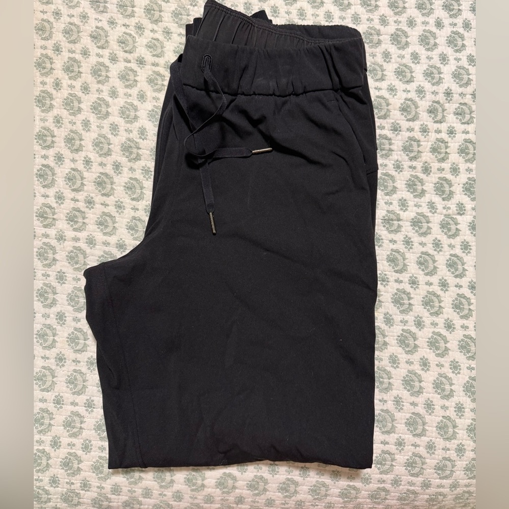 Women's Lululemon Black Jogger Pants Size 8
